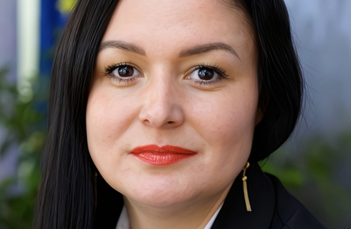 Oana GOGA, o femeie puternică, candidat la funcția de primar al orașului Huedin!
